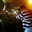L'anxiété devant la caméra change la façon dont les jeunes adultes font la fête