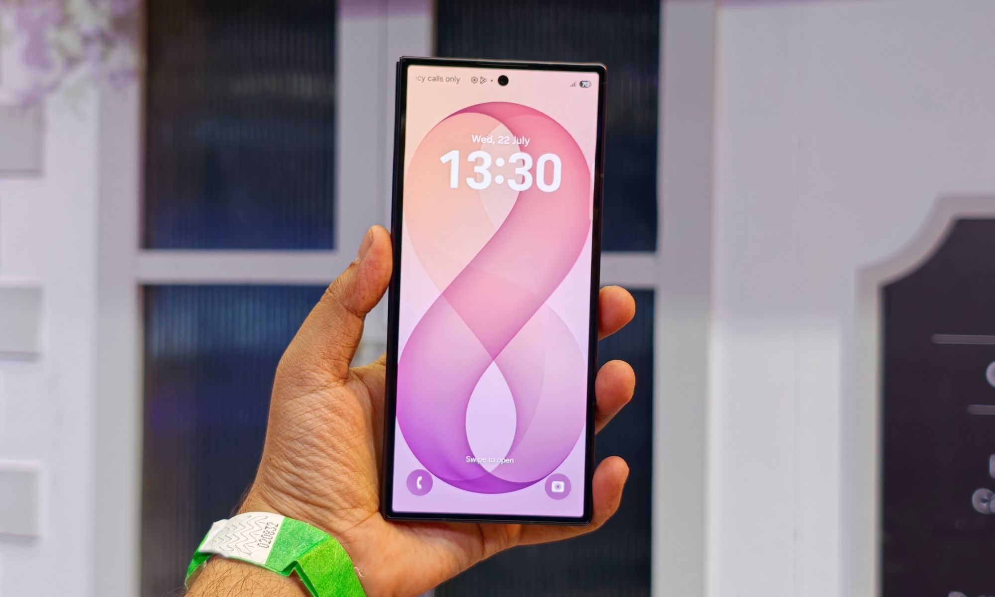 Samsung Galaxy Z Fold 8 Ultra en main