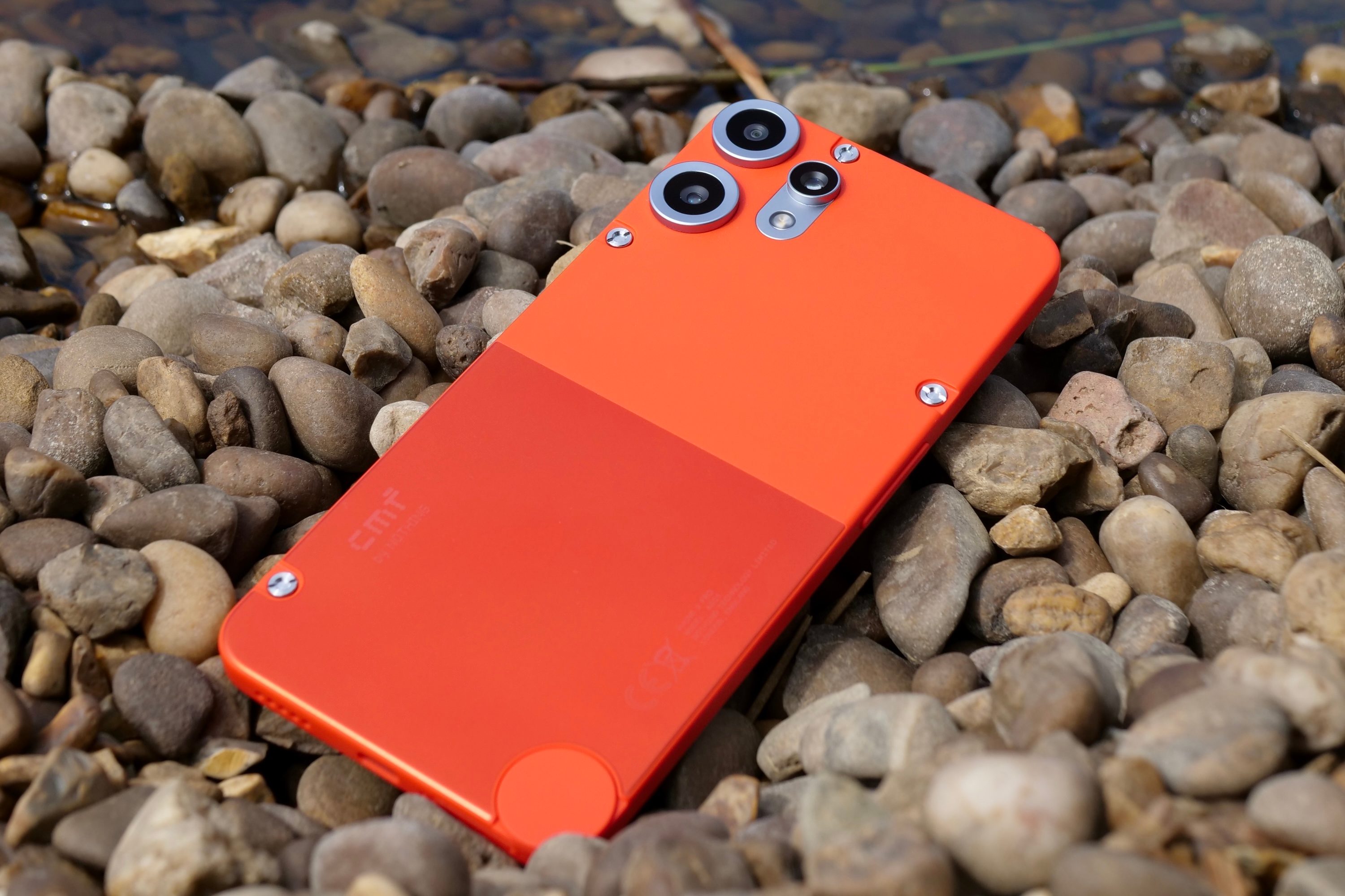 L'arrière du Nothing CMF Phone 2 Pro.