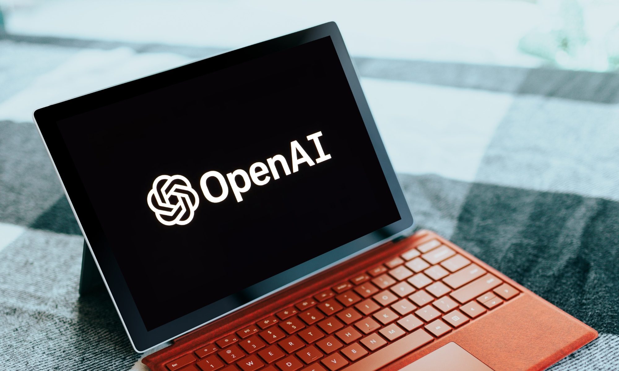Logo OpenAI sur la surface Microsoft