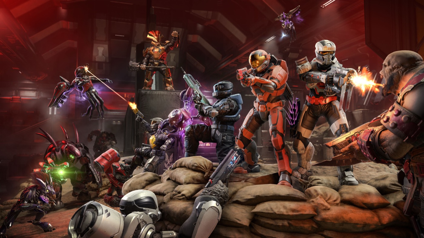 Halo Infinite multijoueur : un Spartan en armure dorée tire avec une arme lourde