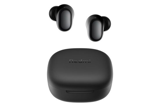 Écouteurs sans fil Xiaomi Redmi Buds 6 Play avec leur boîtier de charge